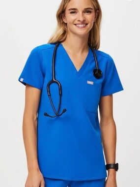 FIGS Catarina One Pocket Scrub Top